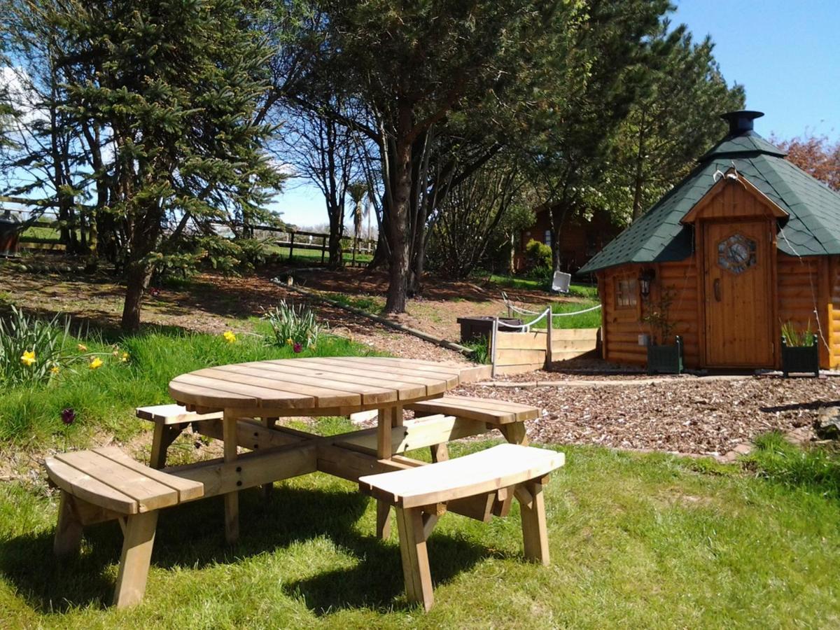 Tudor Lodge With Pool & Bbq Cabin Liskeard Zewnętrze zdjęcie